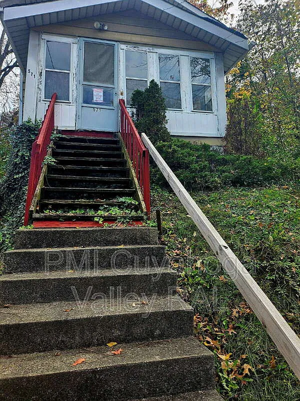 2 bed, 1.0 bath, 720 sqft, $1,095 — Photo 3