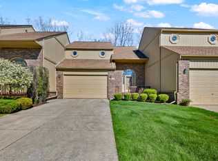 2119 Rochelle Park Dr, Rochester, MI 48309