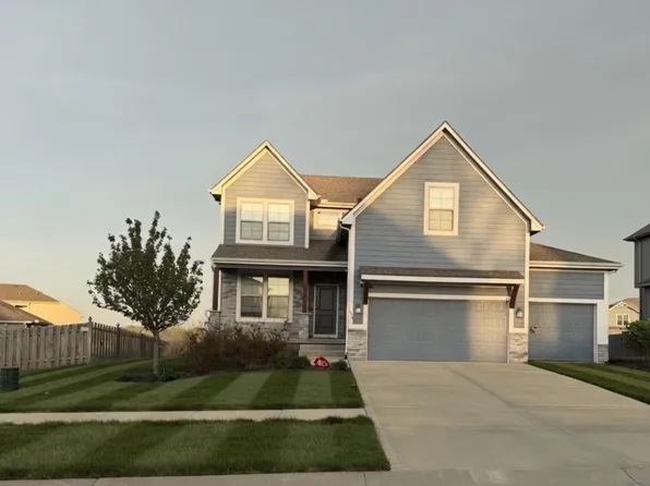 1633 Shadow Dr, Leavenworth, KS 66048