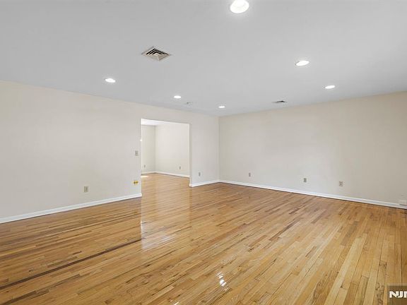 3rd image of 401 11th St