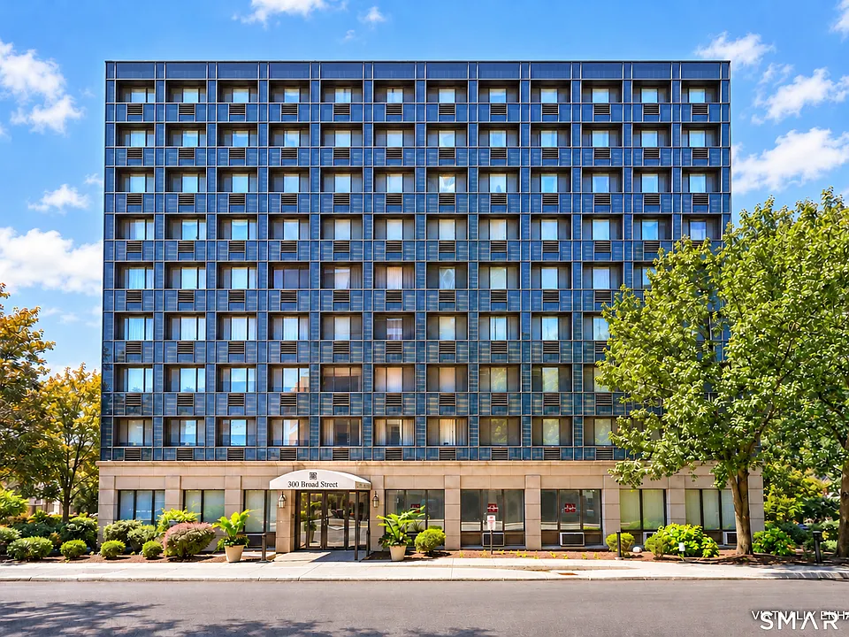 300 Broad St #502
