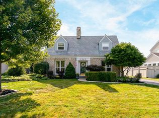 1982 N Edgemont Rd, Upper Arlington, OH 43212