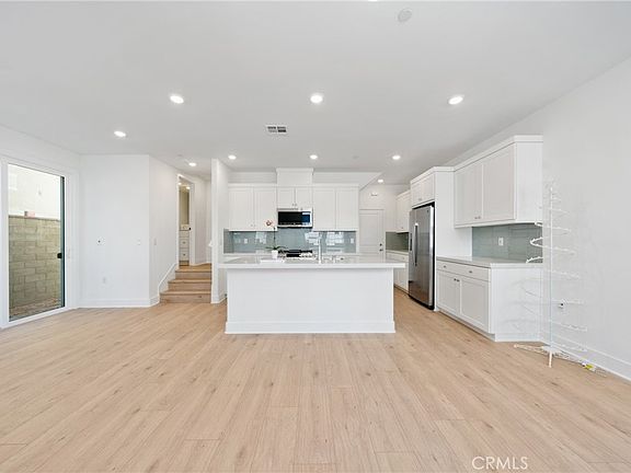 3rd image of 322 Proctor