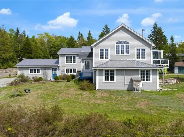 86 Southridge Rd, Rothesay, NB E2S 1C5