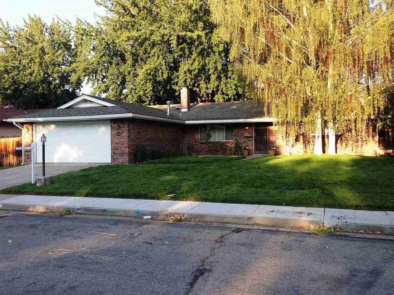 904 W Sunset Way photo 1