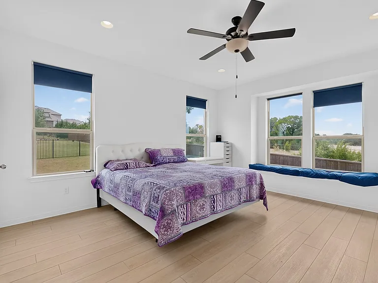 1900 Vinaros Ct — Photo 26