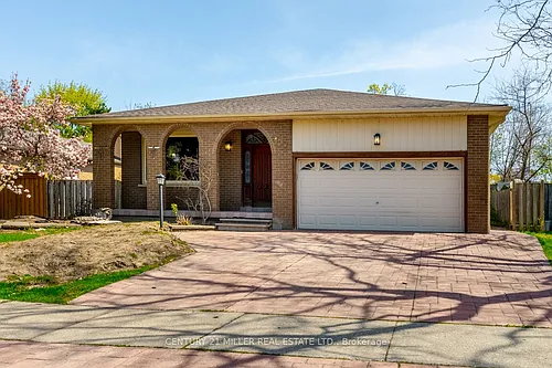 477 Valleyview Cres Photo 1