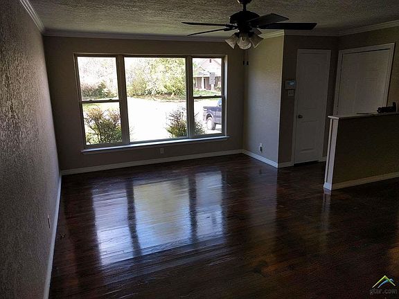 3rd image of 1822 Knob Hill Dr