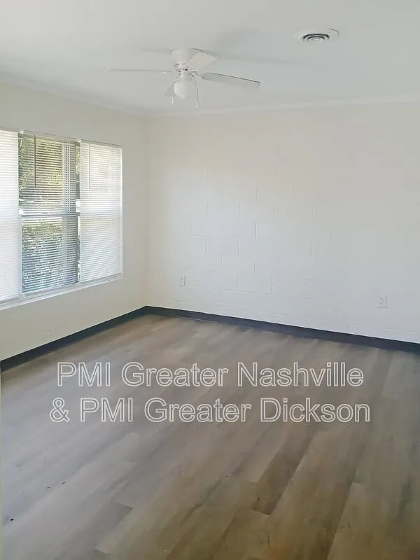 2 bed, 1.0 bath, 700 sqft, $800 — Photo 2