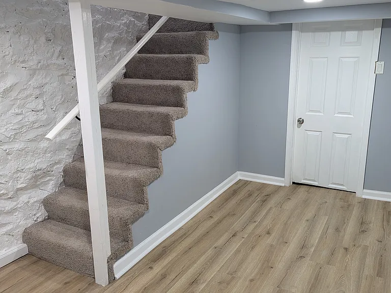 1726 Carswell St — Photo 30