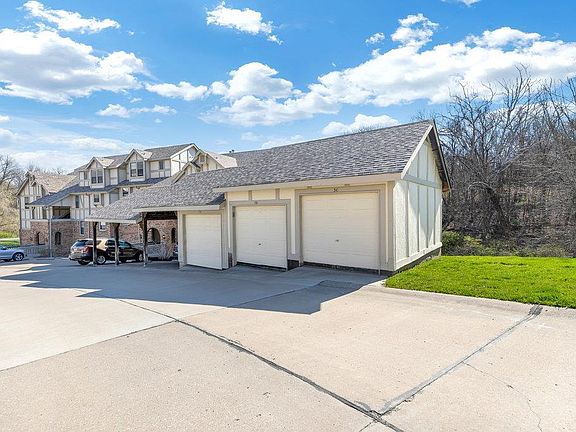 3rd image of 2244 Canyonlands Dr APT F