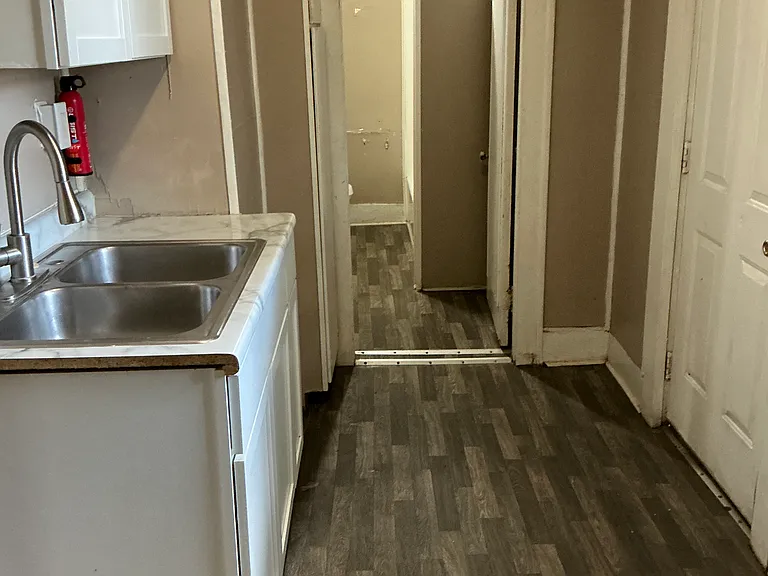 612 W Adams St #1 — Photo 6