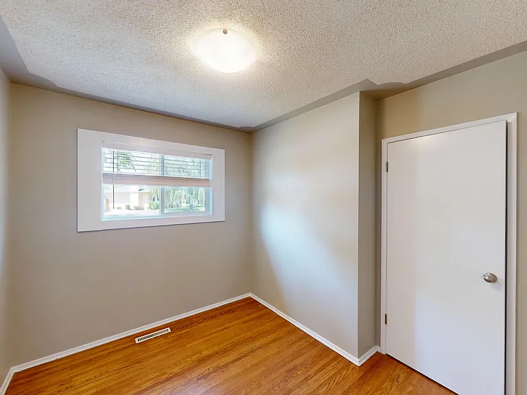 2528 Southwood Dr SE — Photo 7