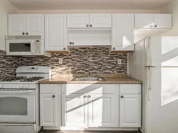 68 Linden Avenue image 4 of 17