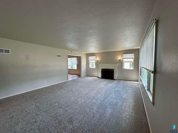 2nd image of 420 S Hawthorne Ave