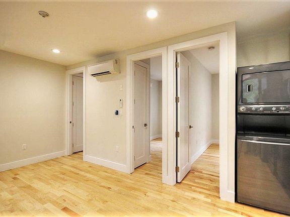 4th image of 867 Metropolitan Ave #2B