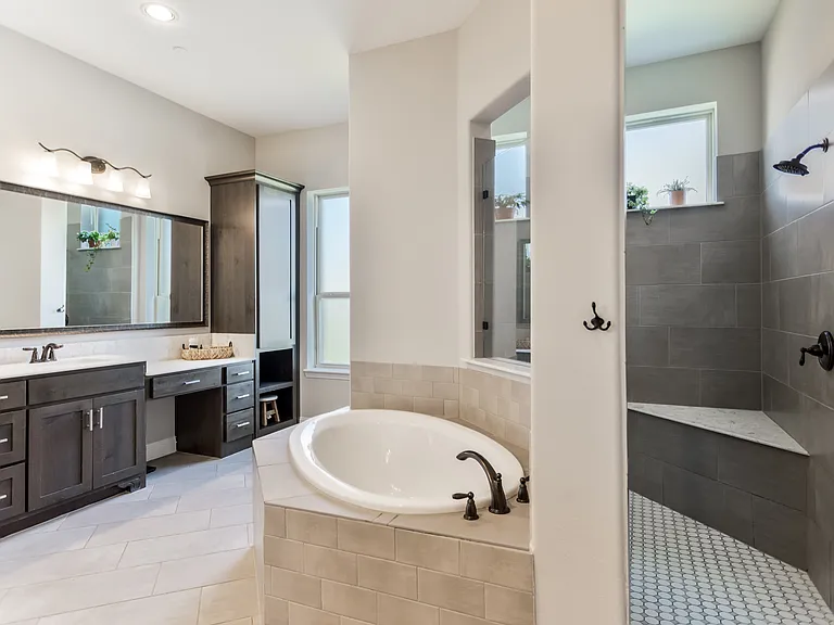 1208 Logan Trl — Photo 17