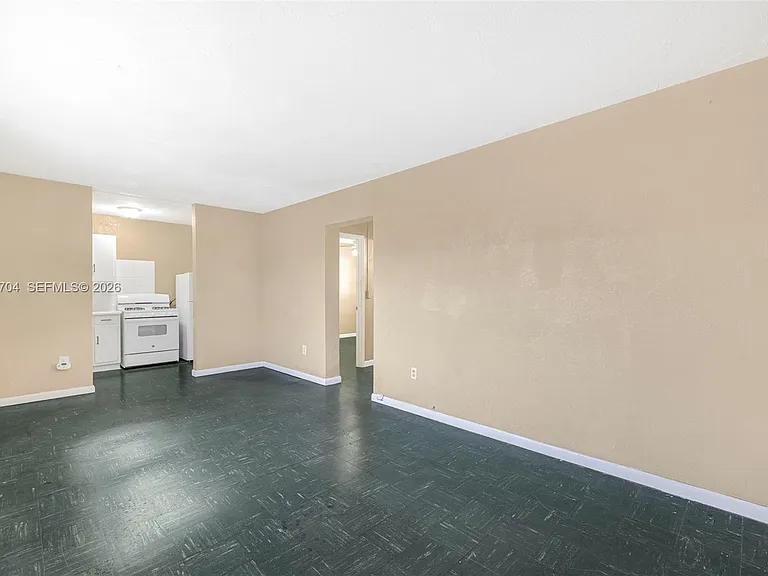 126 SW 18th Ave #11 — Photo 3