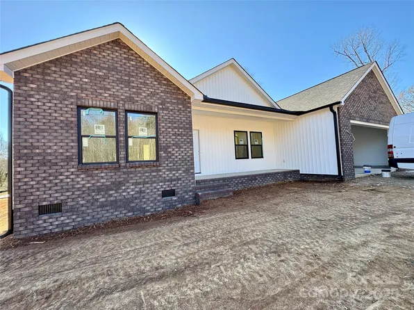 2410 Brantley Rd, Kannapolis, NC 28083