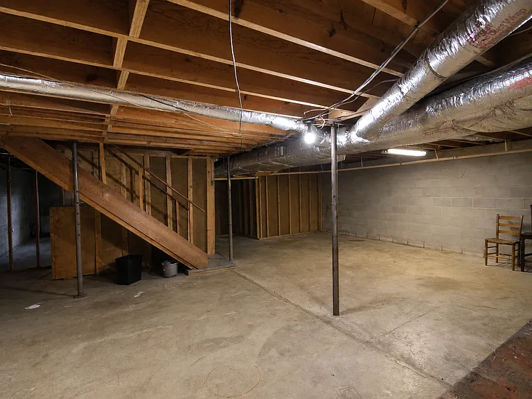 900 Hamlet Ave — Photo 33