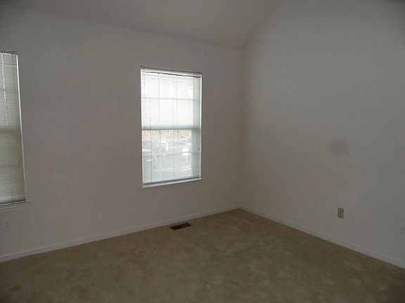 3rd image of 8533 Southlawn Ct