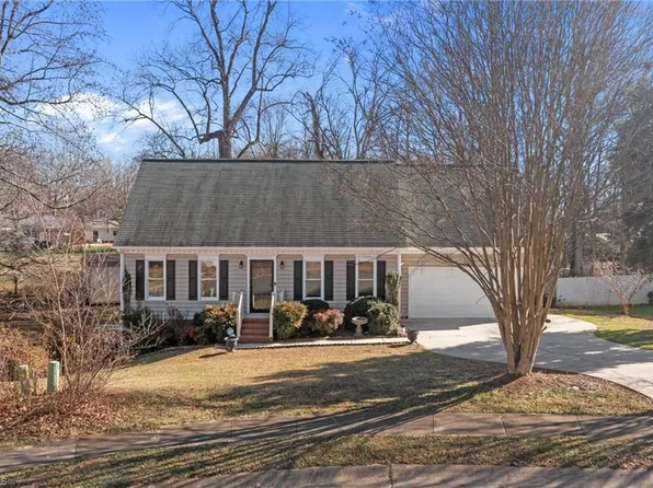 232 Holly Ridge Ln, Mebane, NC 27302