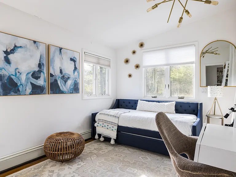 82 Springy Banks Rd — Photo 9