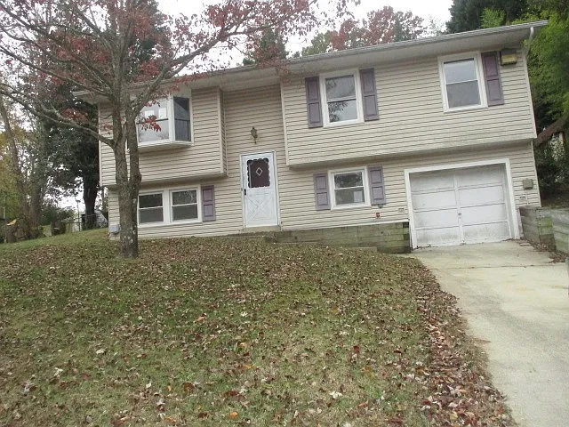 2113 Boxwood Cir photo 1