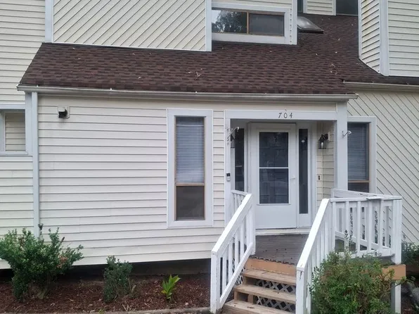 704 Gordon School Ct, North Chesterfield, VA 23236