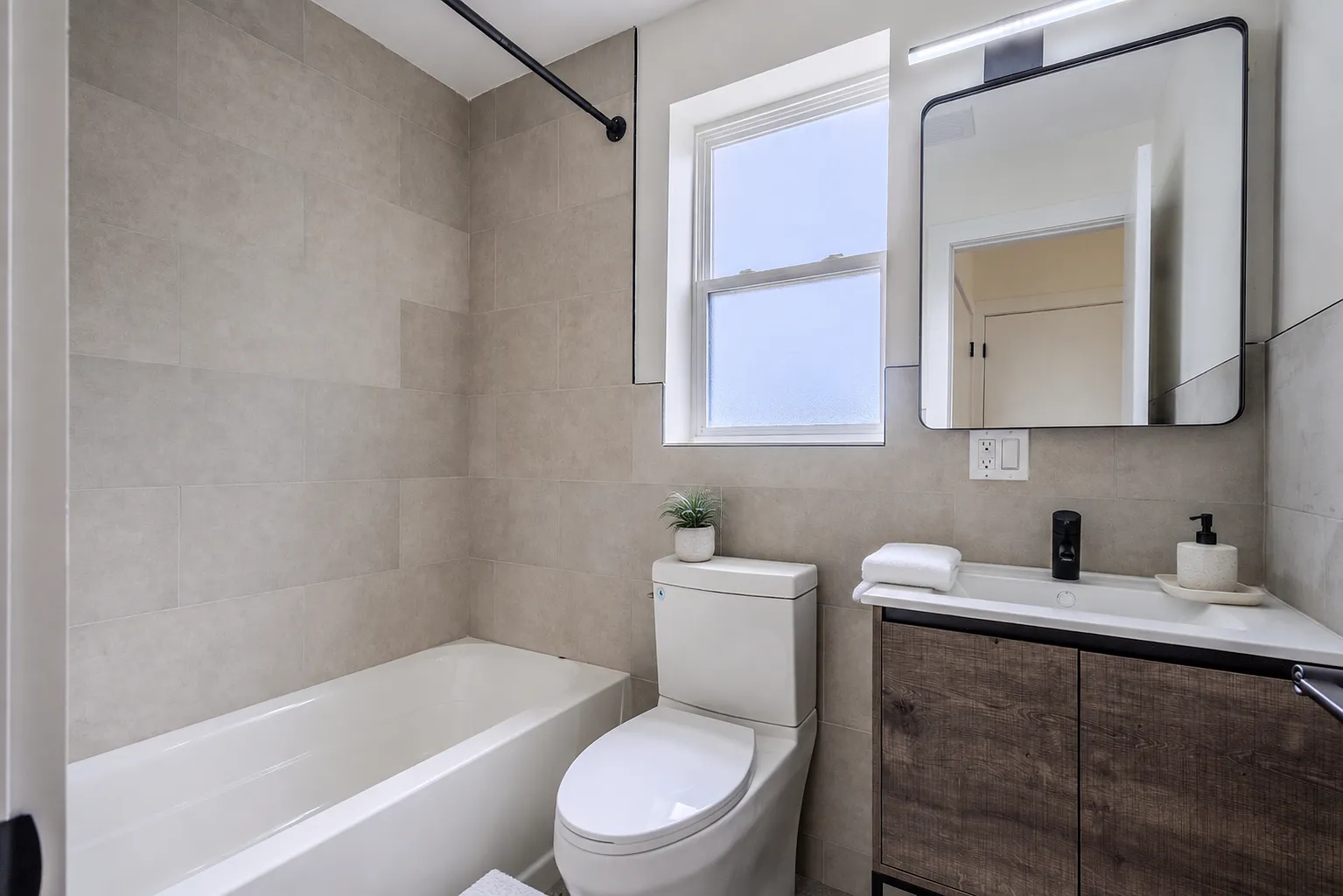 1 bed, 600 sqft, $1,950 — Photo 4