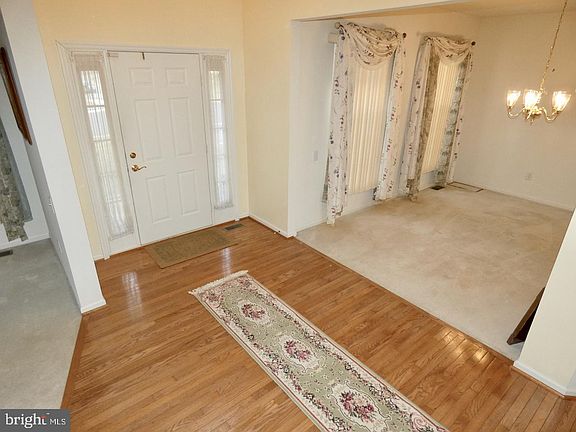 3rd image of 61 Rose Hill Dr