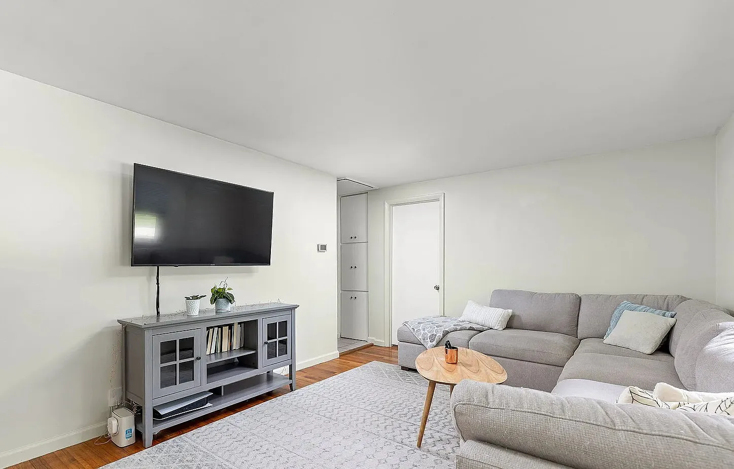 2 bed, 800 sqft, $1,600 — Photo 4