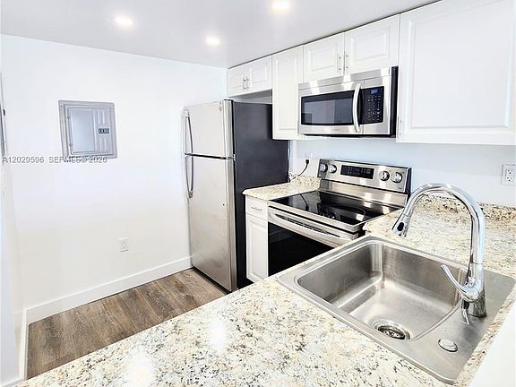 5th image of 16465 NE 22nd Ave APT 610