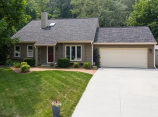 739 Overland Trl, Grafton, WI 53024