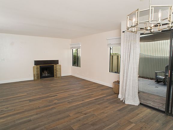 3rd image of 22109 Burbank Blvd Unit 2