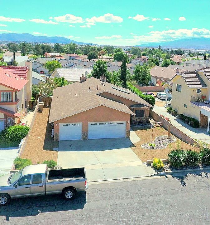 2nd image of 12763 Autumn Leaves Ave