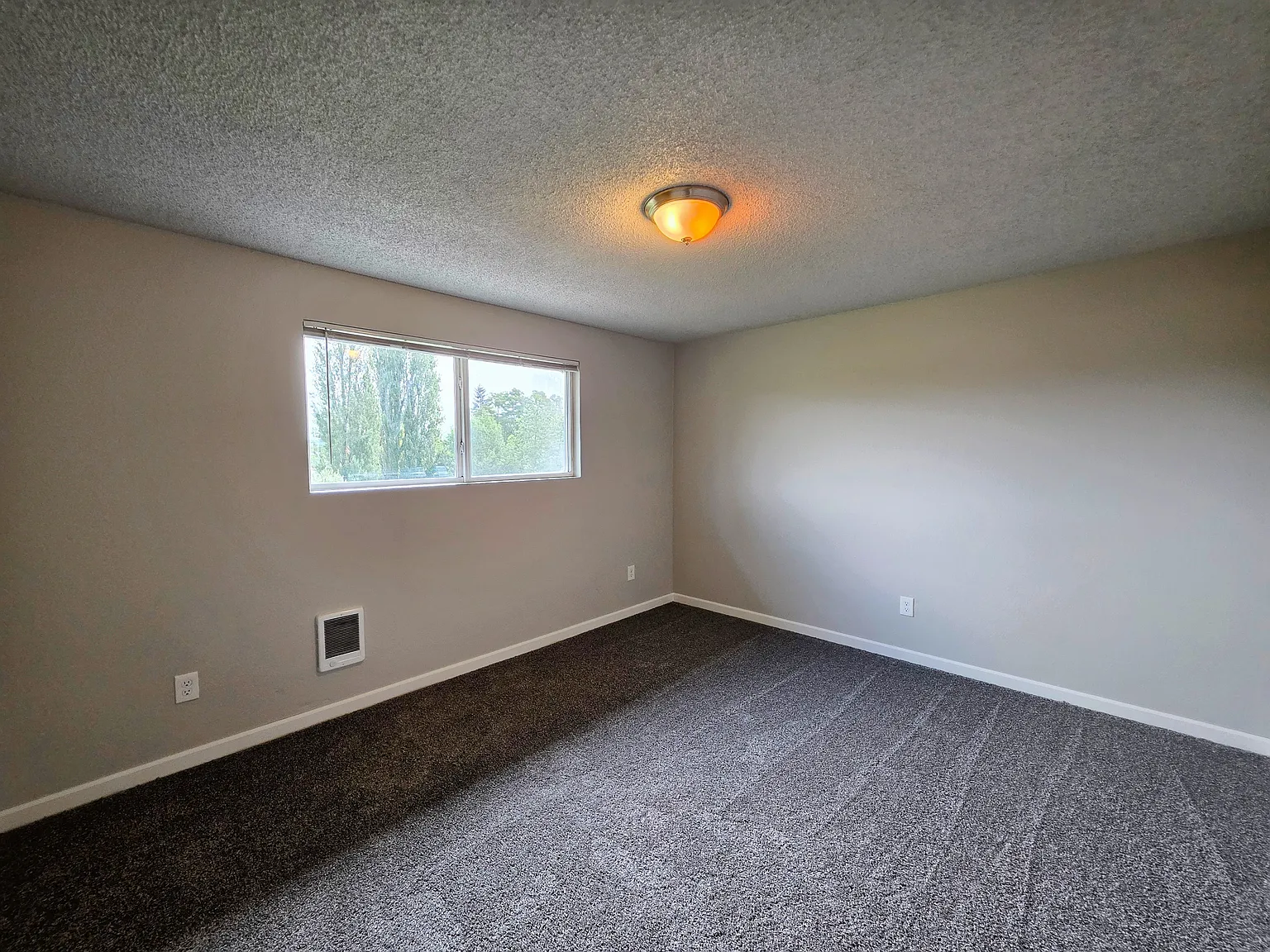 2 bed, 1.5 bath, 1100 sqft, $2,400 — Photo 4