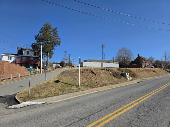 111 W Court St, Rocky Mount, VA 24151