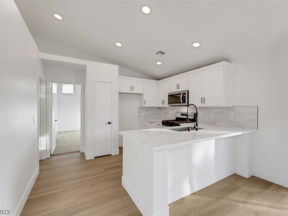 1st image of 709 Brittany Falls Ct