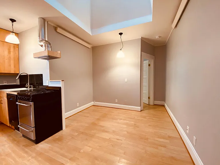 2354 NW Glisan St #7 — Photo 8