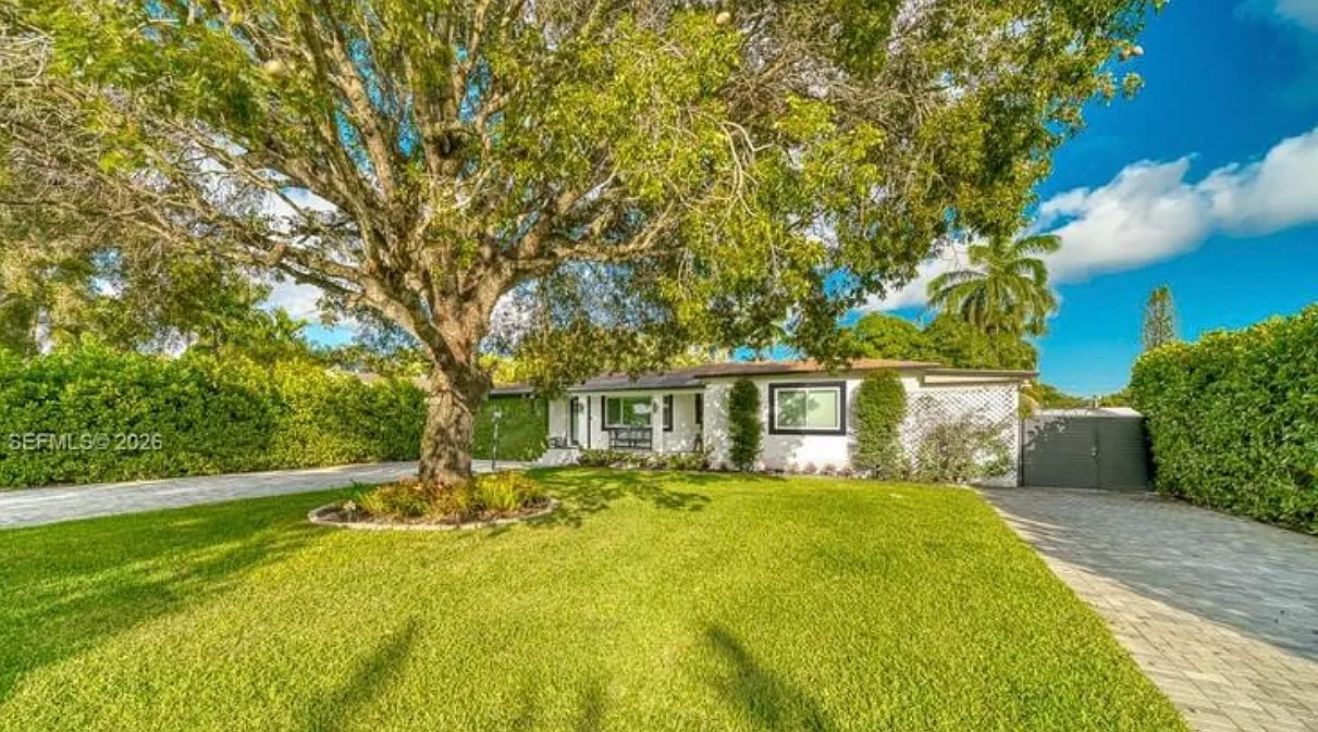 4 bed, 4.5 bath, 2323 sqft, $6,000 — Photo 2