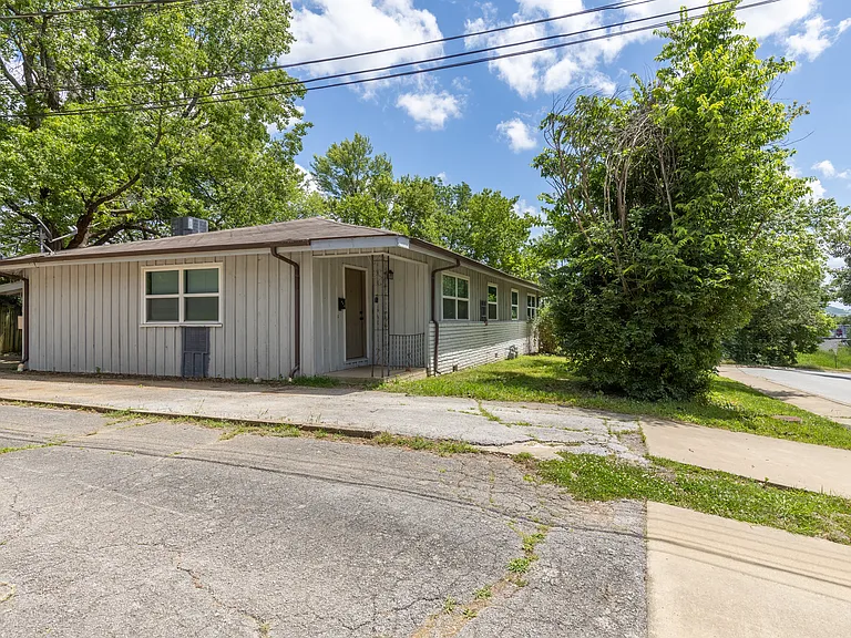 520 S Duncan Ave — Photo 30