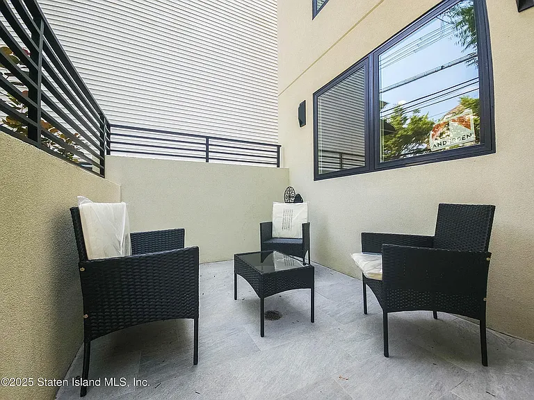 334 Van Duzer St #1 — Photo 9