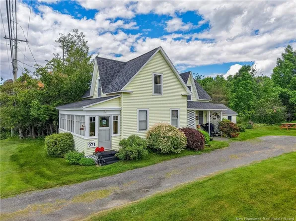 971 Clements Dr, Fredericton, NB E3G 7J3