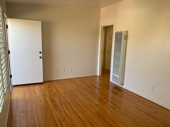5th image of 4864 Dawes St