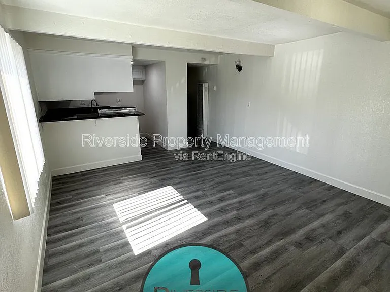 1221 Villa St #A — Photo 3