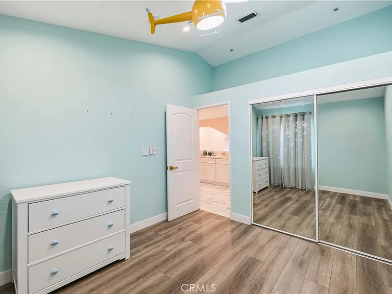 4561 Grandview Dr — Photo 40