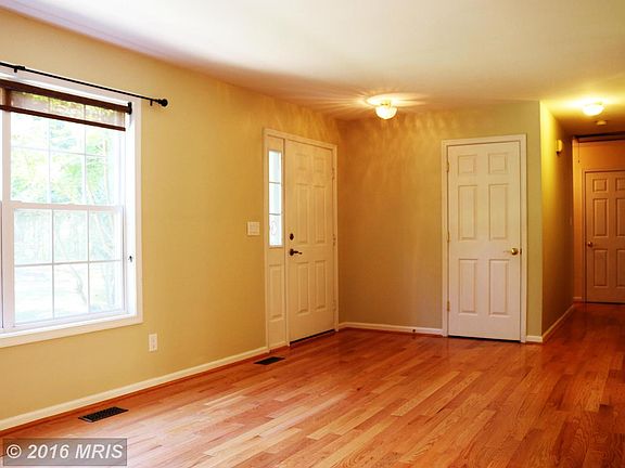 3rd image of 10 Natchez Ln