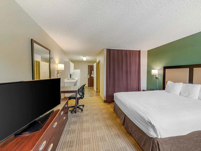 Studio Suite - 1 Queen Bed