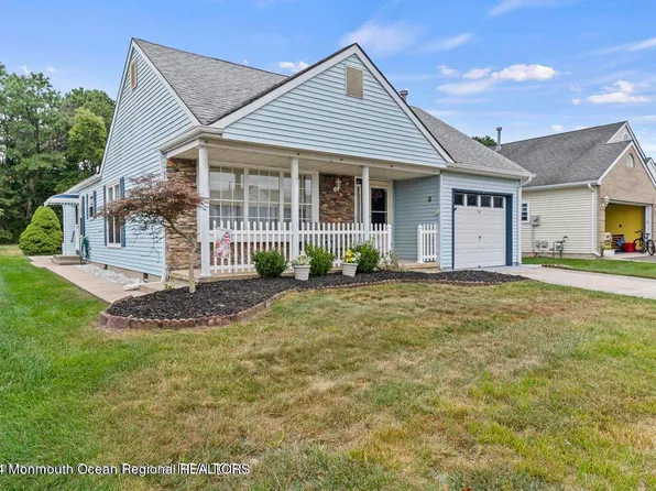 53 Narberth Way, Toms River, NJ 08757